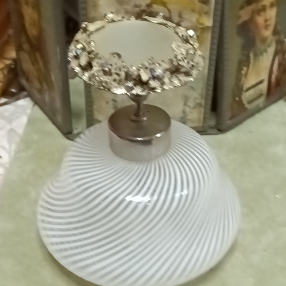 1959 DeVILBISS PERFUME ATOMIZER MURANO TORSO WHITE SWIRL ,JEWEL FILIGREE TOP - Picture 2 of 7